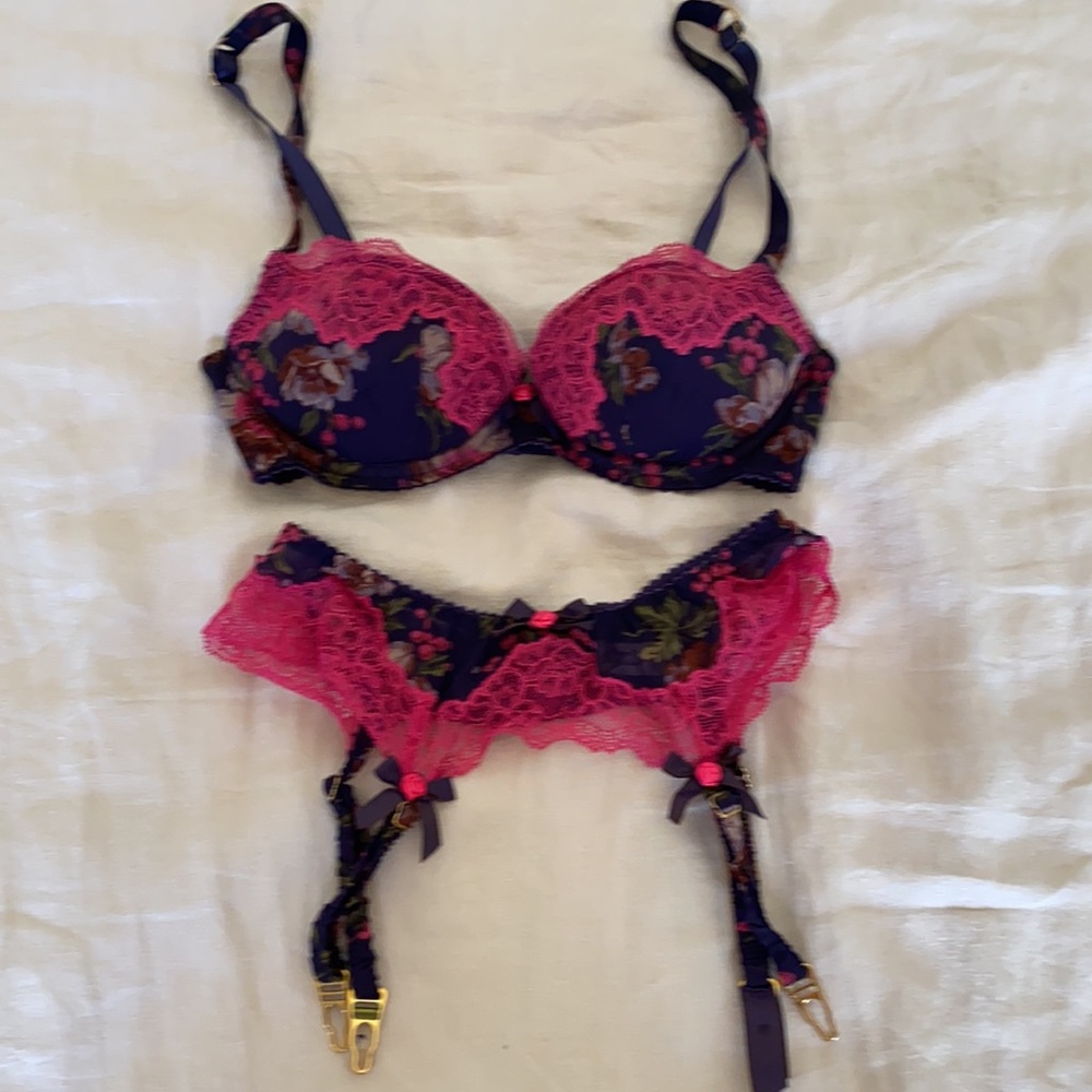 Agent Provocateur Floral & Pink Lace Demi Bra Set